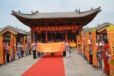 太原晉源北街關(guān)帝廟舉行祈福法會(huì)，現(xiàn)日暈天象