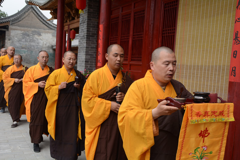 太原晉源北街關帝廟舉行祈福法會，現(xiàn)日暈天象