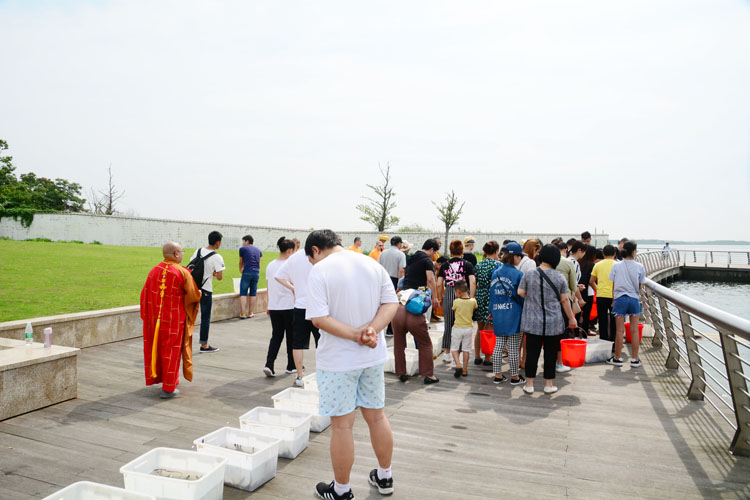 都市禪堂上海達梵天 善緣天下 放生祈福祖國昌泰