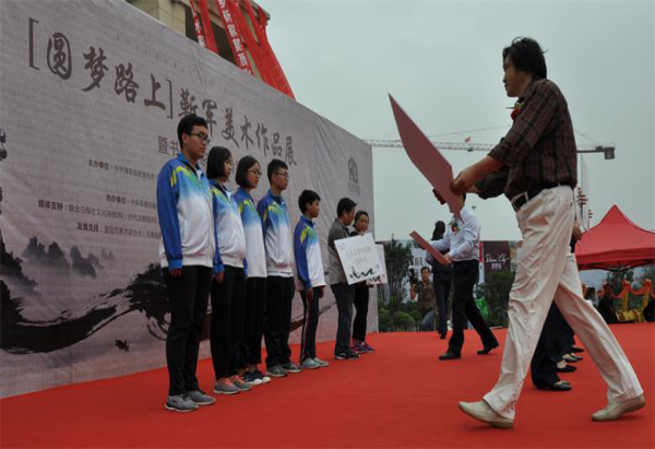 圓夢(mèng)路上——靳軍美術(shù)作品展在滑縣舉辦