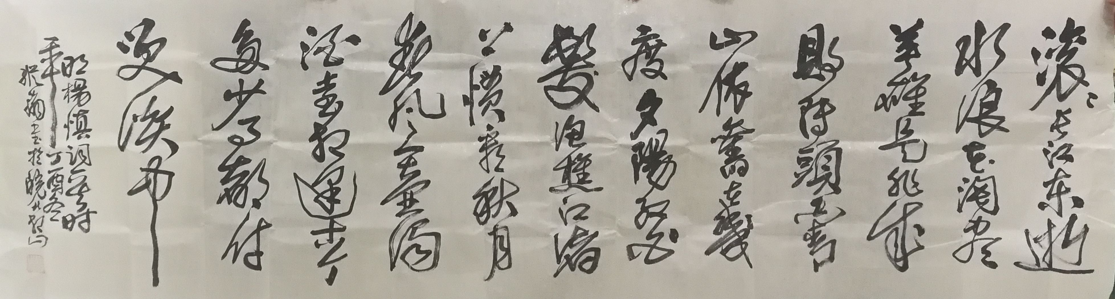 淮北民間藝術(shù)研究院攜手樹人文化生活館在安康路為市民送春聯(lián)