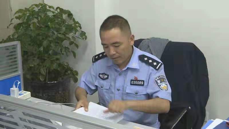 鐵骨柔情擔(dān)道義  忠誠奉獻(xiàn)鑄警魂——好民警謝武東