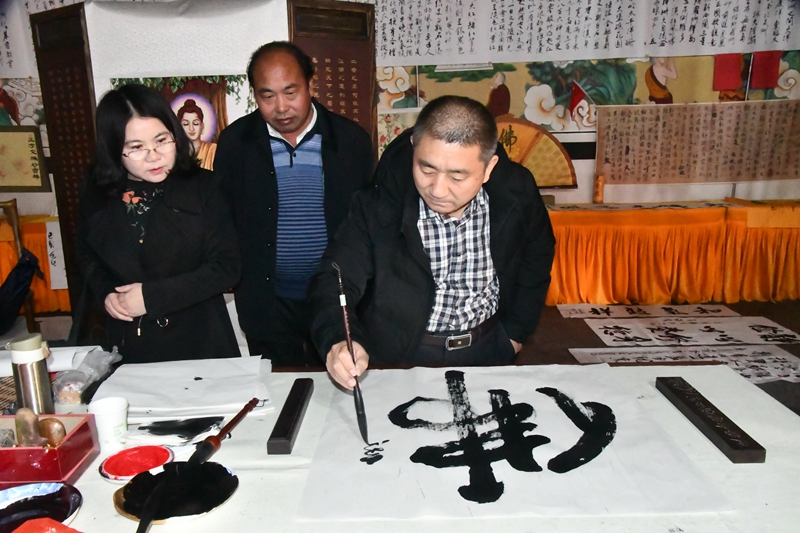 中國文藝名家五臺(tái)山藝術(shù)之旅暨全國優(yōu)秀文藝作品征評(píng)頒獎(jiǎng)典禮在五臺(tái)山舉行