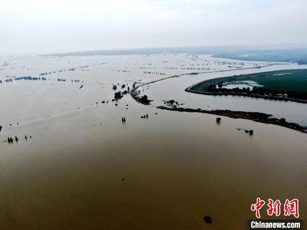 江西修河三角聯(lián)圩河堤潰口現(xiàn)場