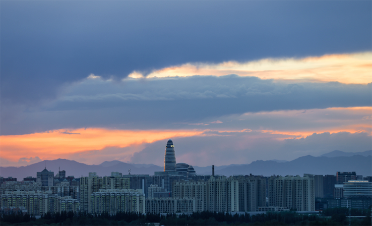 太美了、北京雷雨后的雙彩虹如油畫晚霞