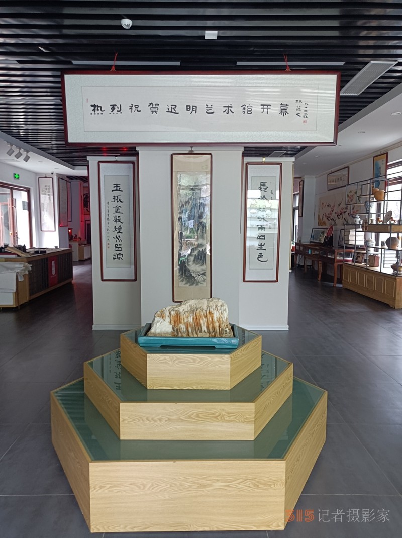 采石磯翠螺山下遲明藝術(shù)館