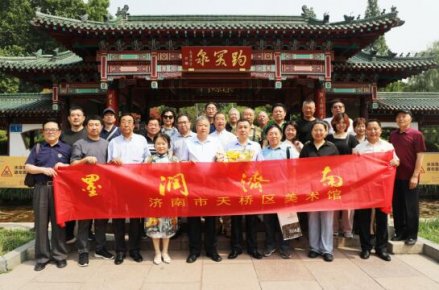 香港衛(wèi)視總臺國際書畫研究院攜手多家機構舉辦“墨潤濟南”藝